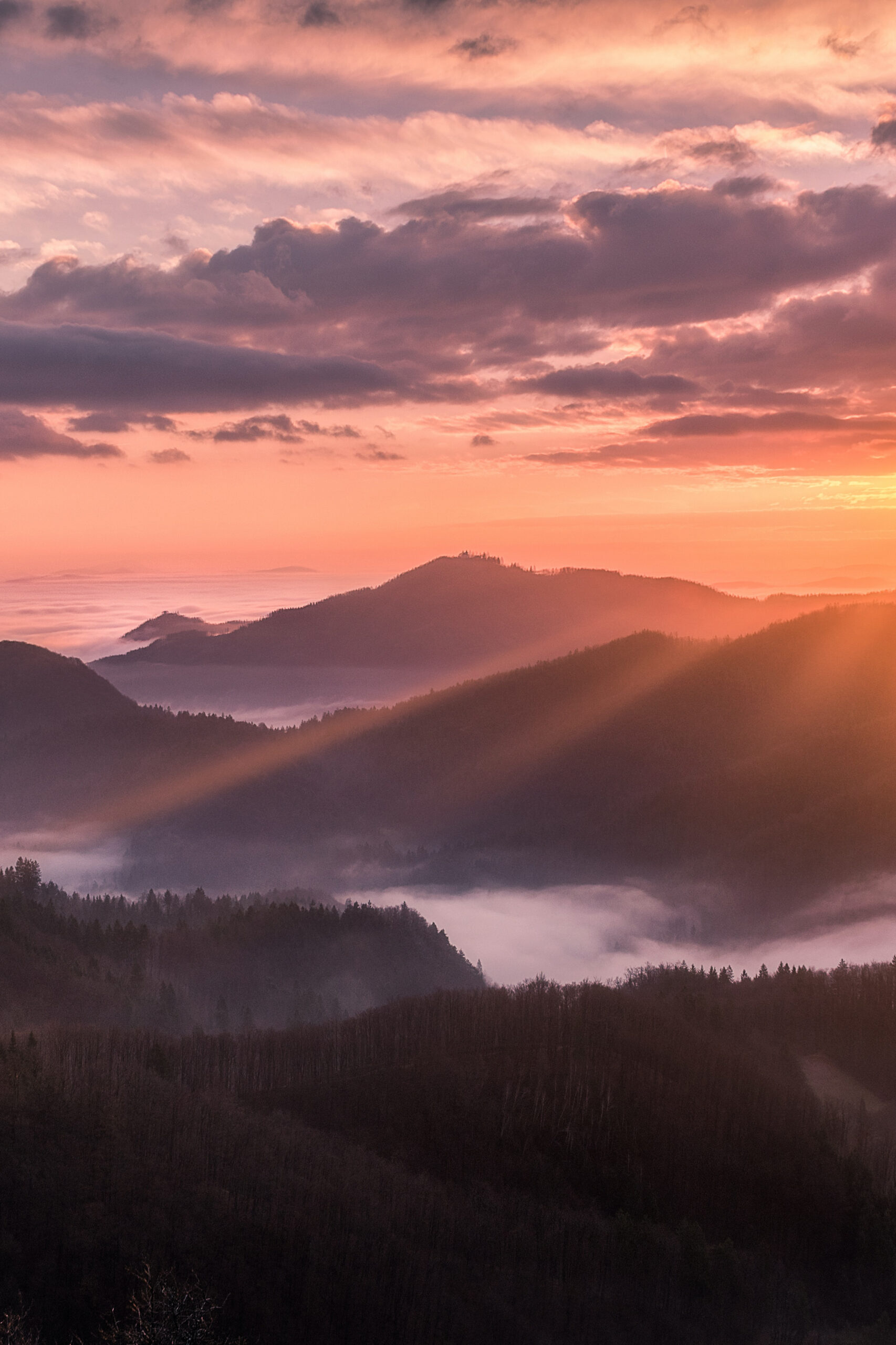 tadej-skofic-VWxiaKn-lVc-unsplash-Verical crop peaceful serene mountain view with sunset representing the calm that comes with mindfulness and 9D breathwork
